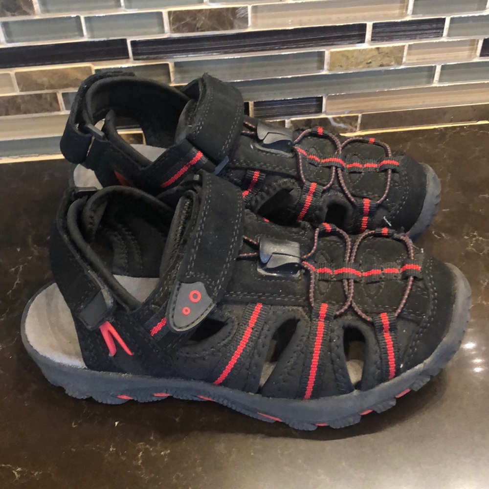 Beaver Creek kids black red adventure Ari sandals